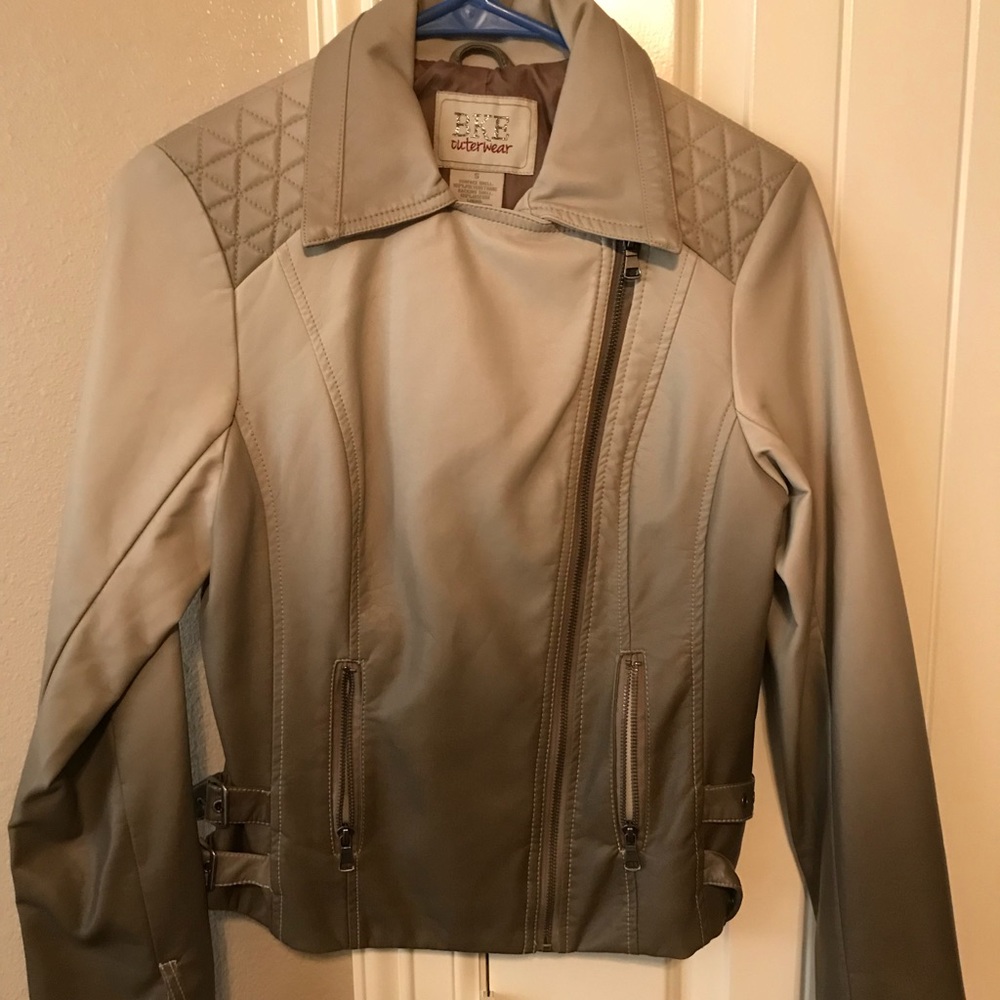 Buckle leather jacket